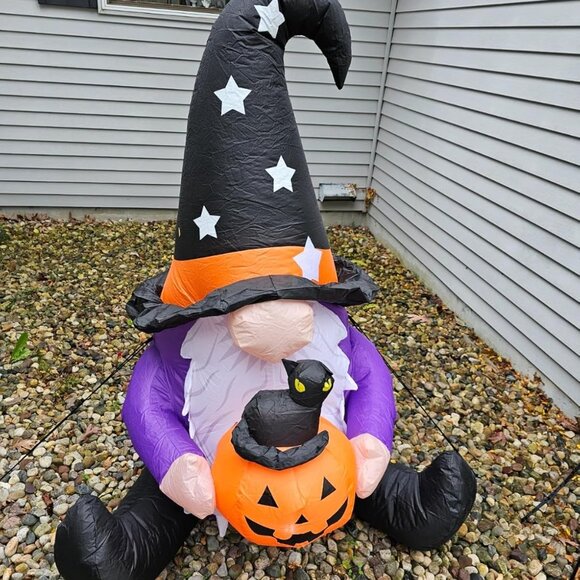 5 FT Gnome with Pumpkin Halloween Blow Up Inflatable Decoration with LED Light - Picture 1 of 9